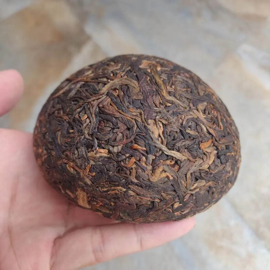#普洱茶# 2010年困鹿山古树，一个250克。