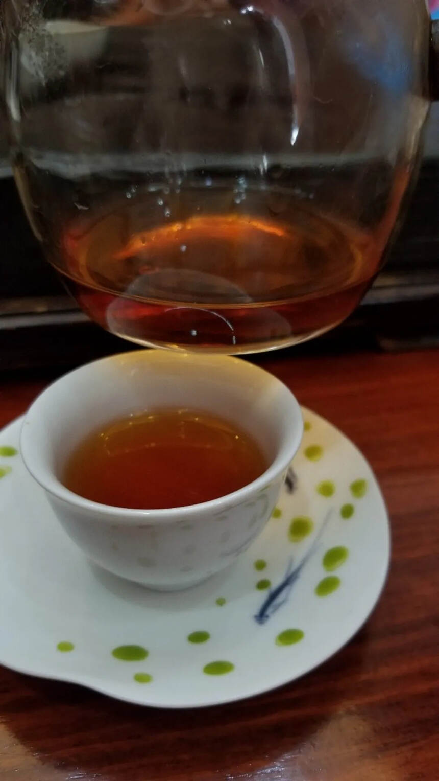 #普洱茶# 96年8582八中绿老生茶，易武老生茶。