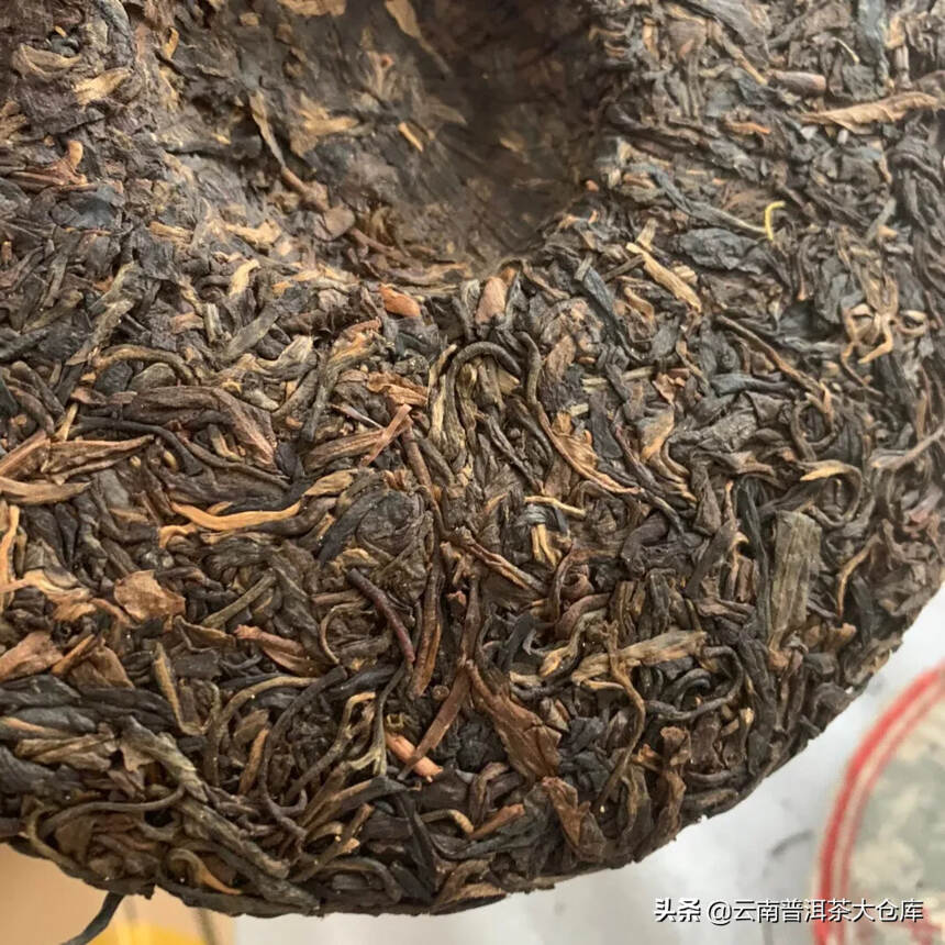 2001年勐撒茶山生饼#茶生活# 
原料粗壮，耐泡