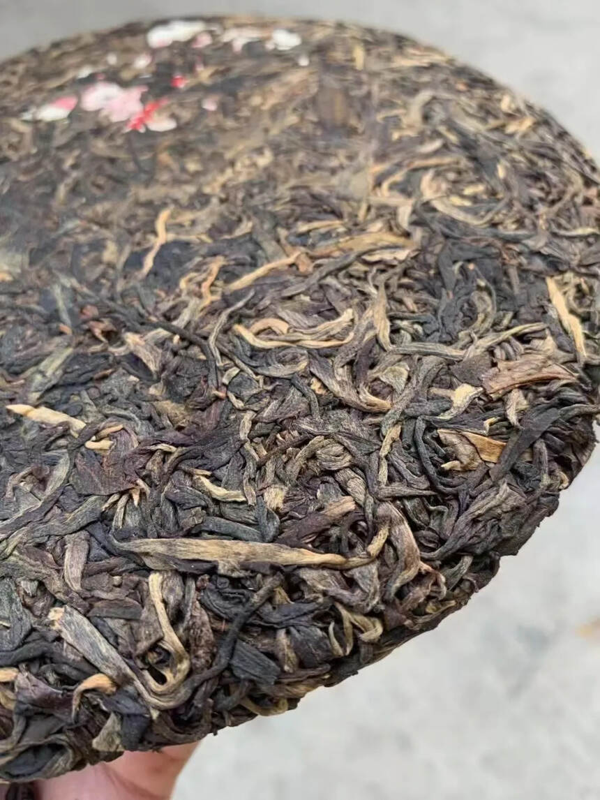 干仓好货，2002年易武双狮同庆号，妥妥的老茶，包装