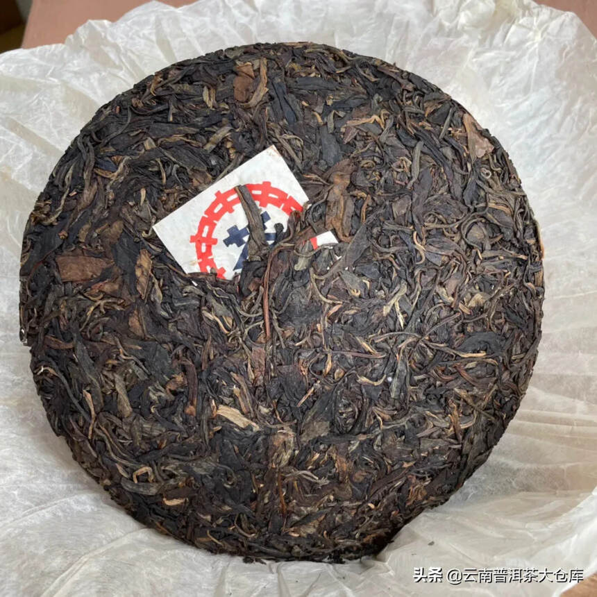 #茶生活# #北京头条# 茶品：99年甲级红印生饼