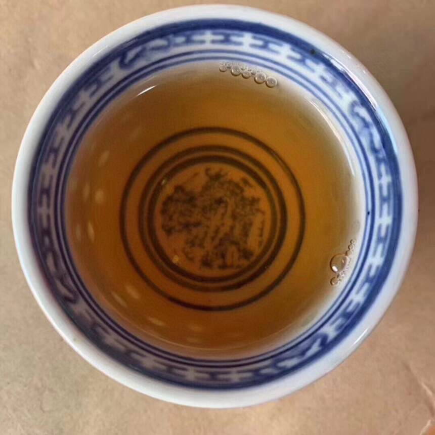 #普洱茶# 2001年敬昌号生茶饼，茶底肥厚，干仓仓