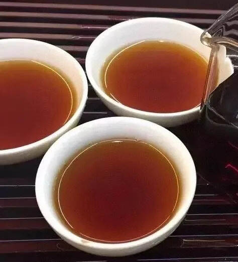 今日品鉴#普洱茶# ，70年代美术体黄印，老生茶。陈