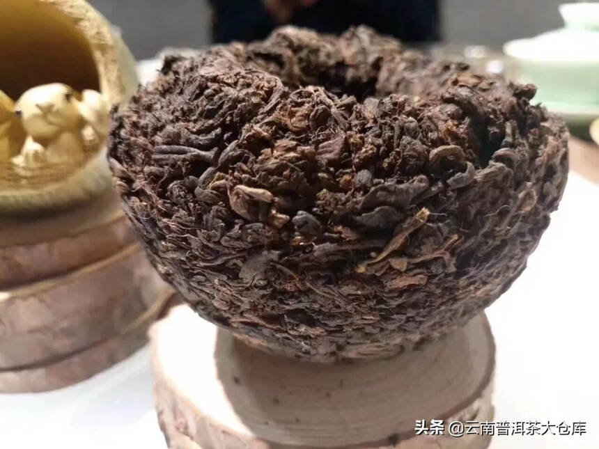 95年班章老树沱茶 干仓老熟沱 转化的非常好 打开包