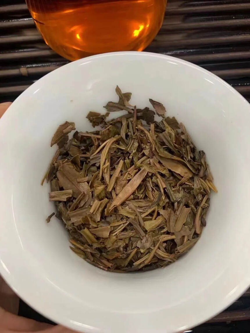 全芽尖宫廷生饼，2006年天茗茶厂班章银针贡饼，产品