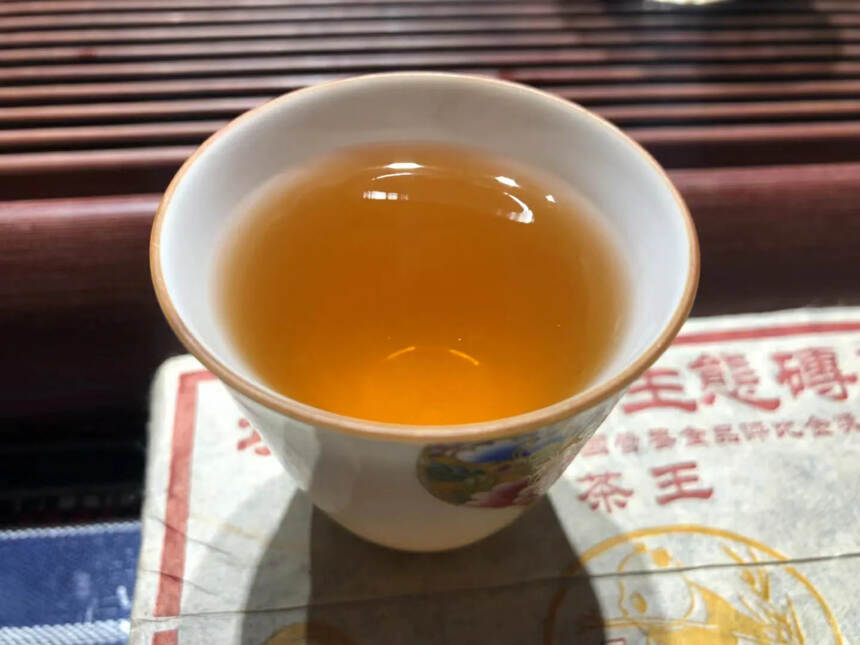 1998年班?章王茶??熊貓??生態磚茶
选用章班?