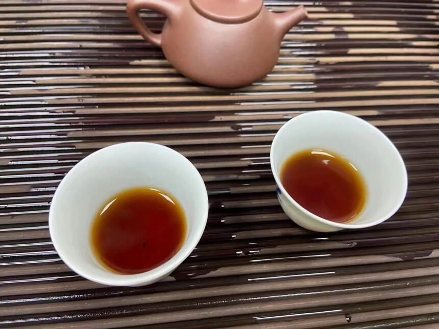 #普洱茶# 96年鸿泰昌云南七子饼熟茶。最早第一批老