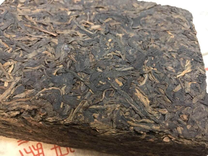 #普洱茶# 2000年易武麻黑1公斤高山古树青砖，是