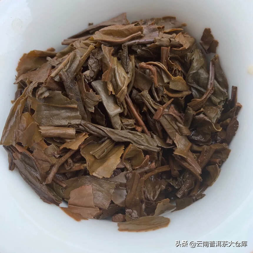 99年艺术字绿印昆明铁饼生茶
耐泡甘甜纯干仓中期茶#