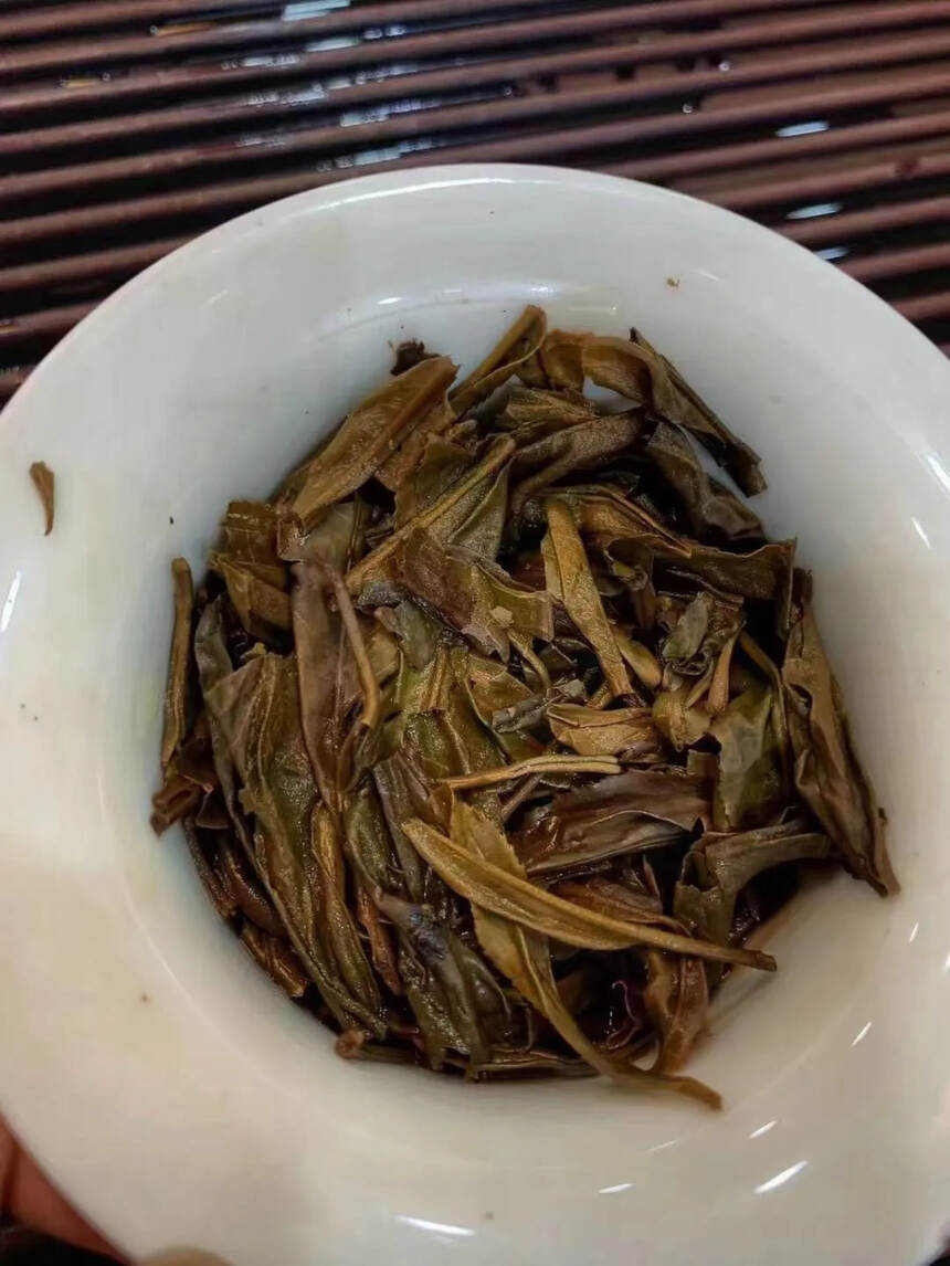 2006年象明茶厂有机白菜老班章 生茶饼，产品规格：