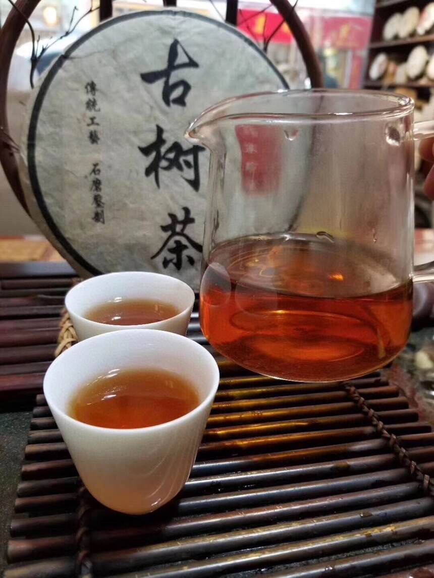 #普洱茶# 99年困鹿山古树茶生茶干仓老茶，汤色红透