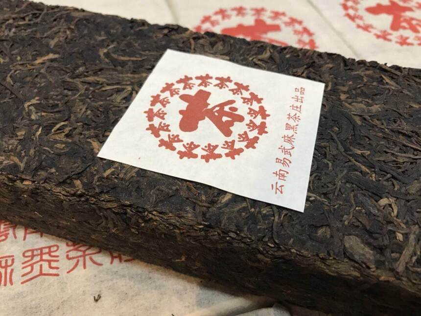 #普洱茶# 2000年易武麻黑1公斤高山古树青砖，是