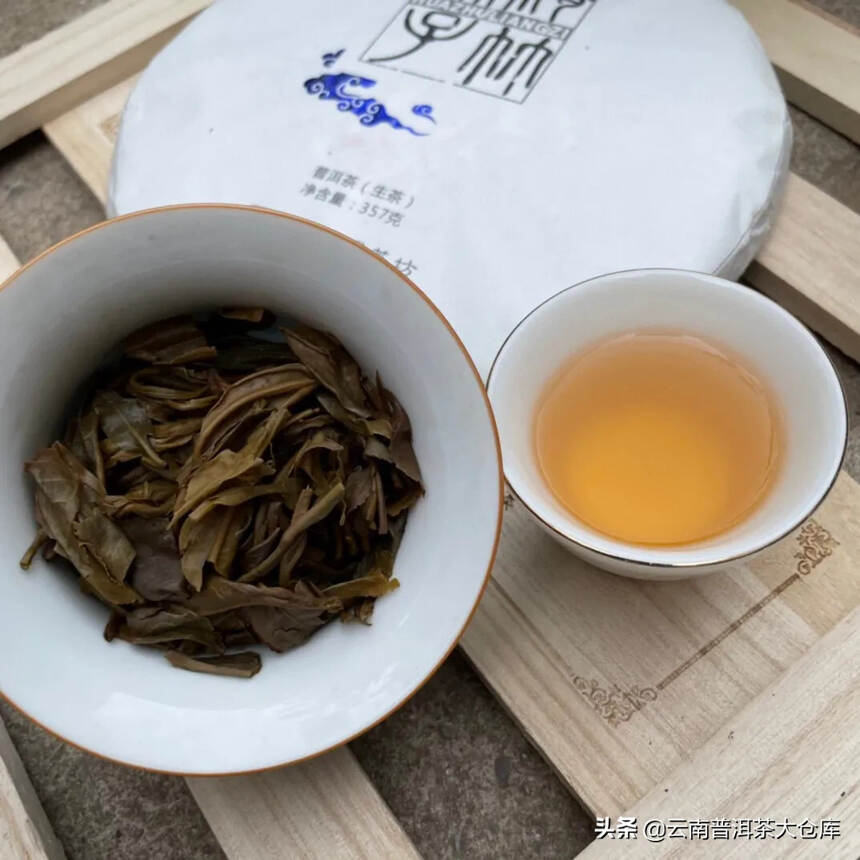 2015年滑竹梁子大树茶
自己收料做的一款好茶
纯料