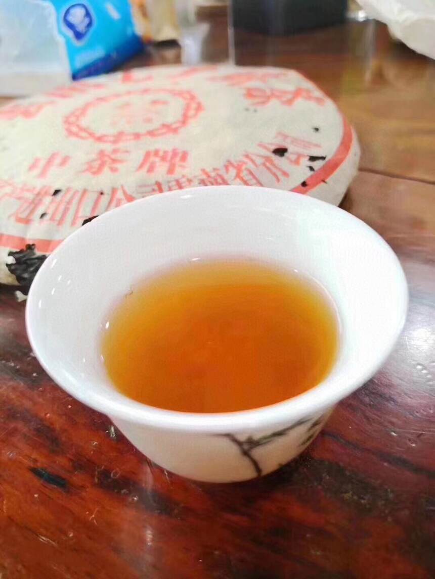 #普洱茶# 2002年#中茶# 红印布朗青饼，仓储干