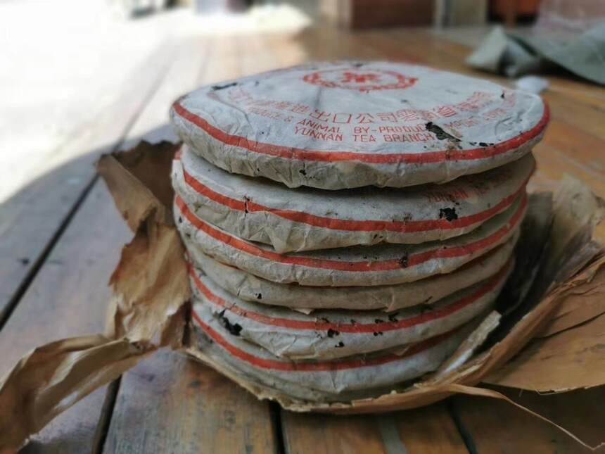 #普洱茶# 99年红印青饼，7542配方，勐海傣文飞