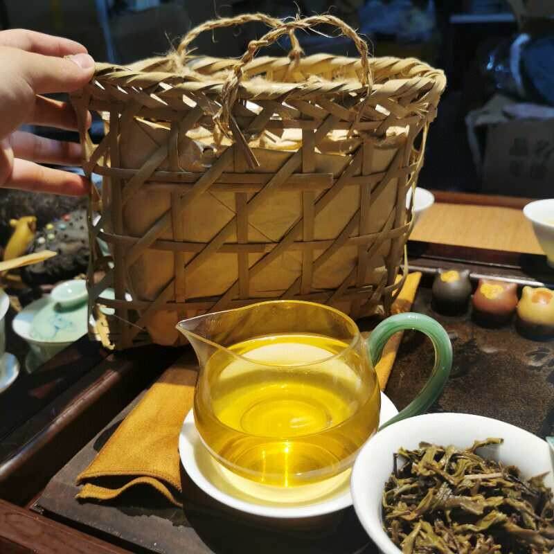 #普洱茶# 2015年冰岛竹篓茶，纯料生茶。纯正冰糖