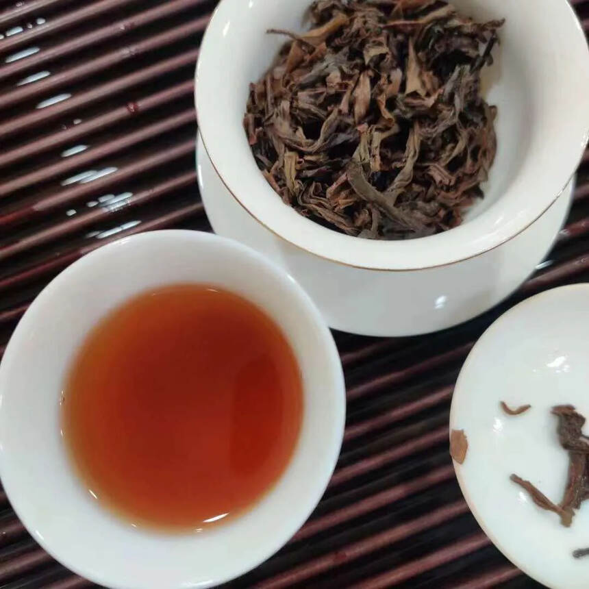 ??

97年花园茶厂 薄纸绿印 极品老茶，叶底活性