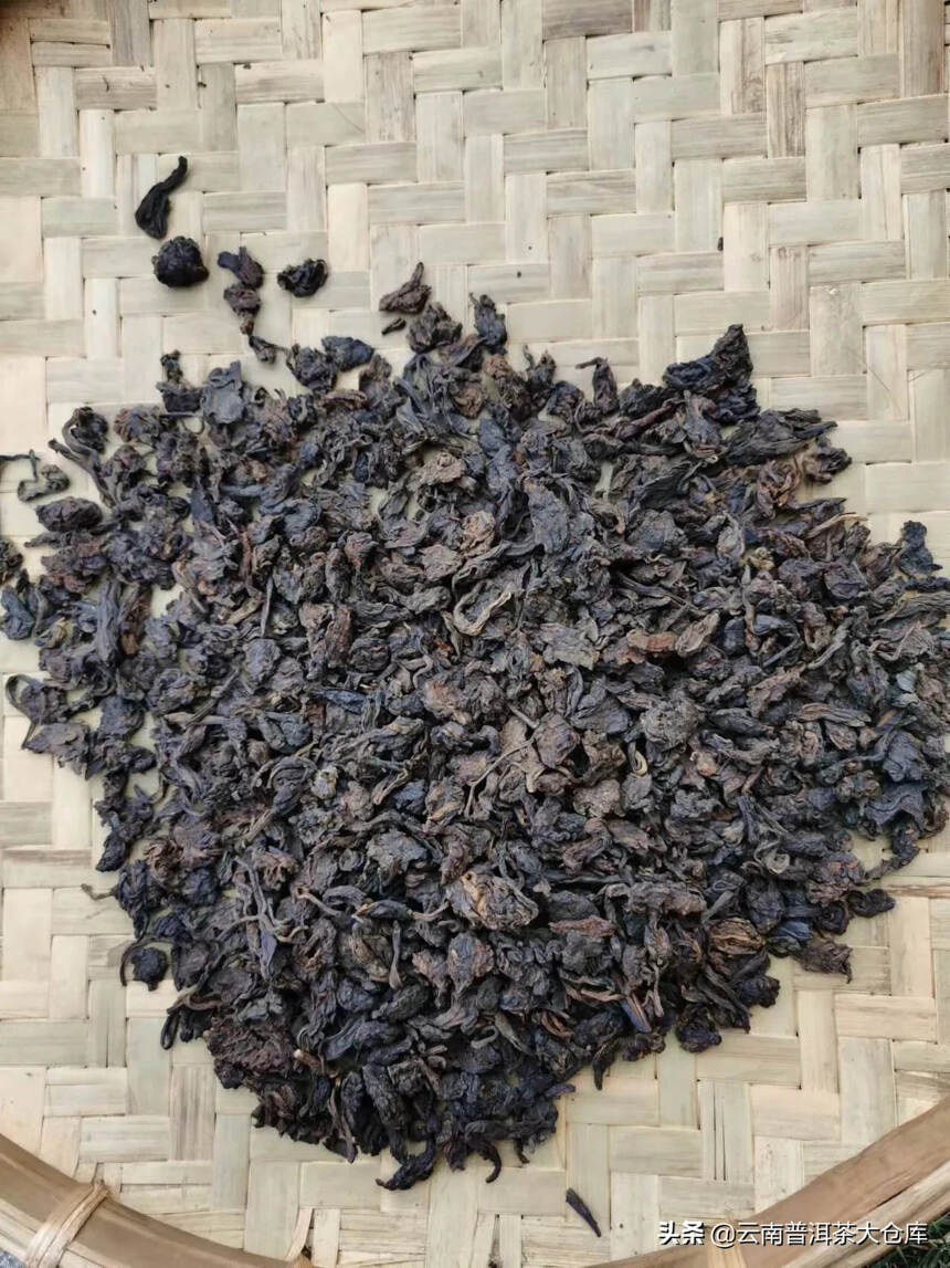 2018年老班章乔木发酵而筛选的茶头#茶生活# #普