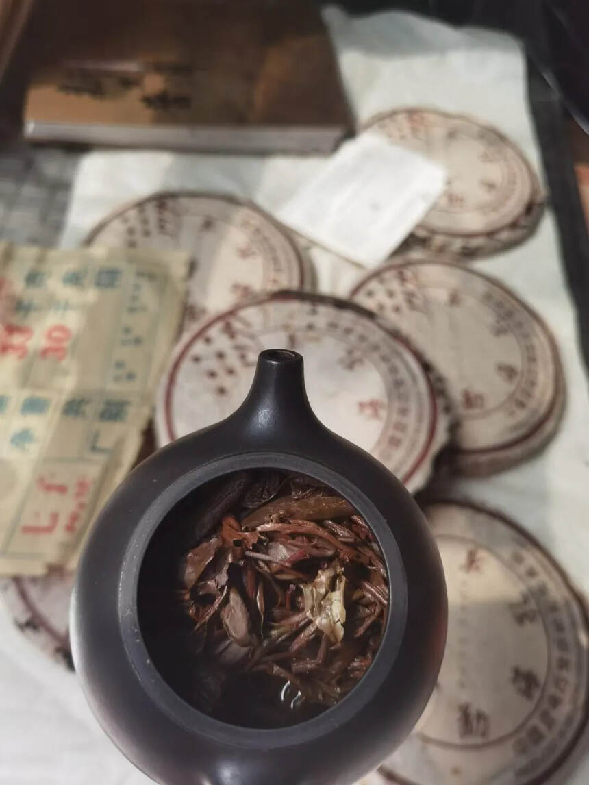 #普洱茶# 401勐海孔雀老生茶，班章料，
2004