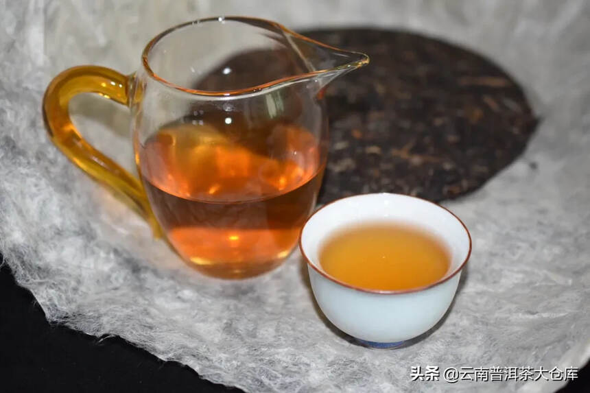 90年代千年班章干仓青饼#普洱茶# 
精选古茶树原料