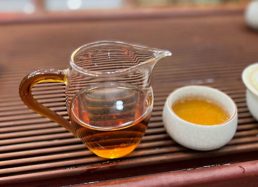 #普洱茶# 02年易武麻黑古树純料，2000克
，纯