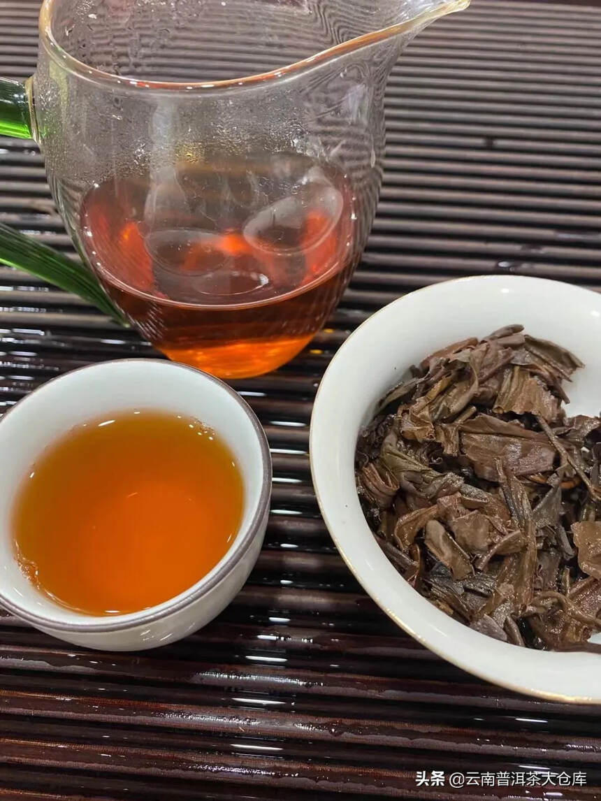 九十年代红丝带老曼峨老生饼#普洱茶# #茶生活# #