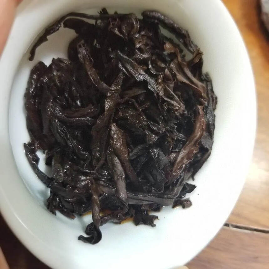 #普洱茶#    69年代5000克樟香竹筒茶，陈年