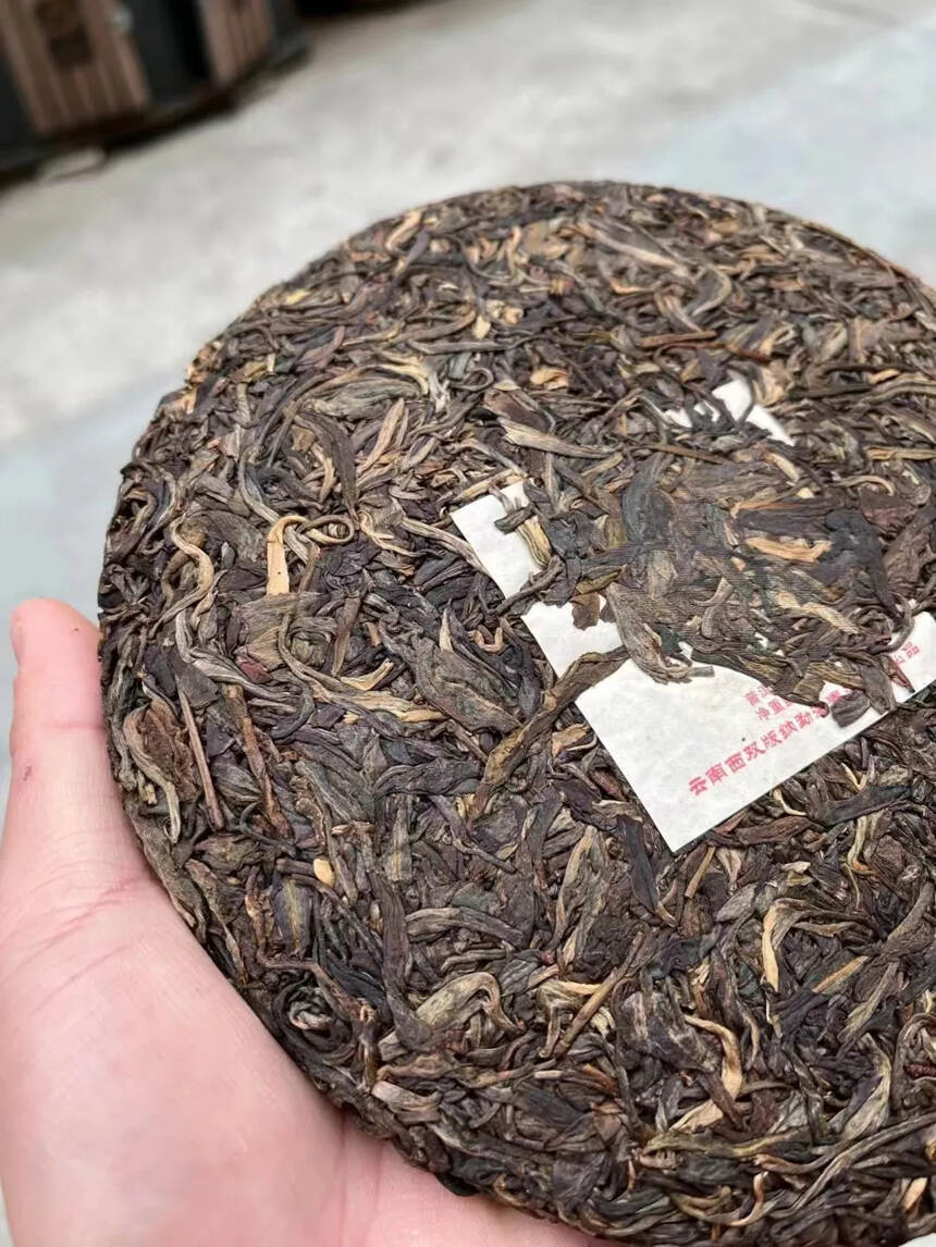 2012年春海茶厂布朗山野生大树，357克生茶
入口