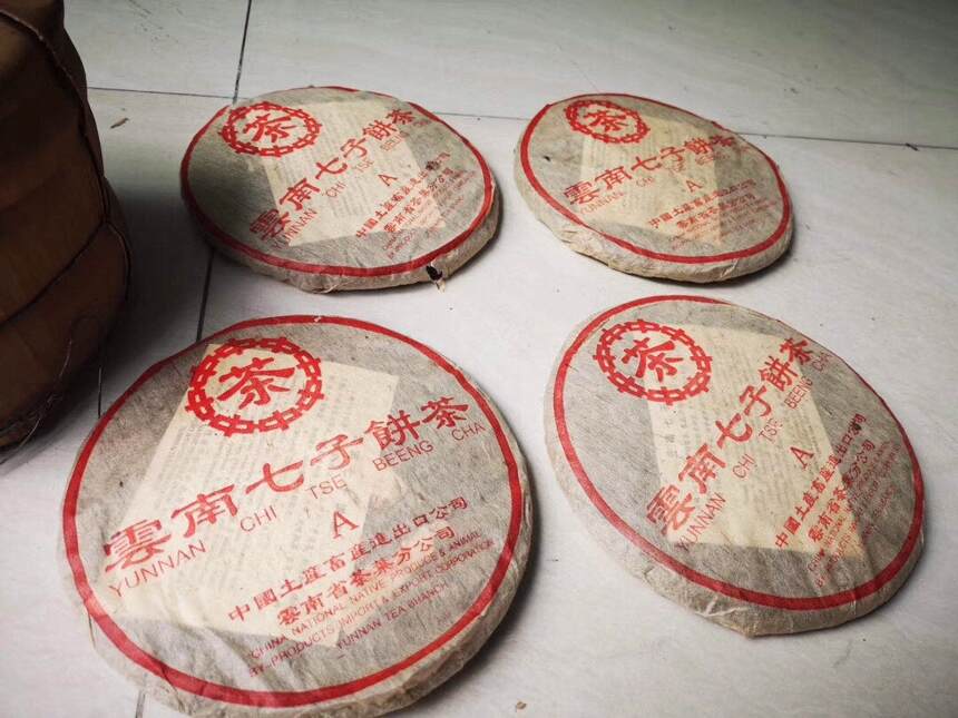 #普洱茶# 2000年台商定制A字生饼第三批，八中红