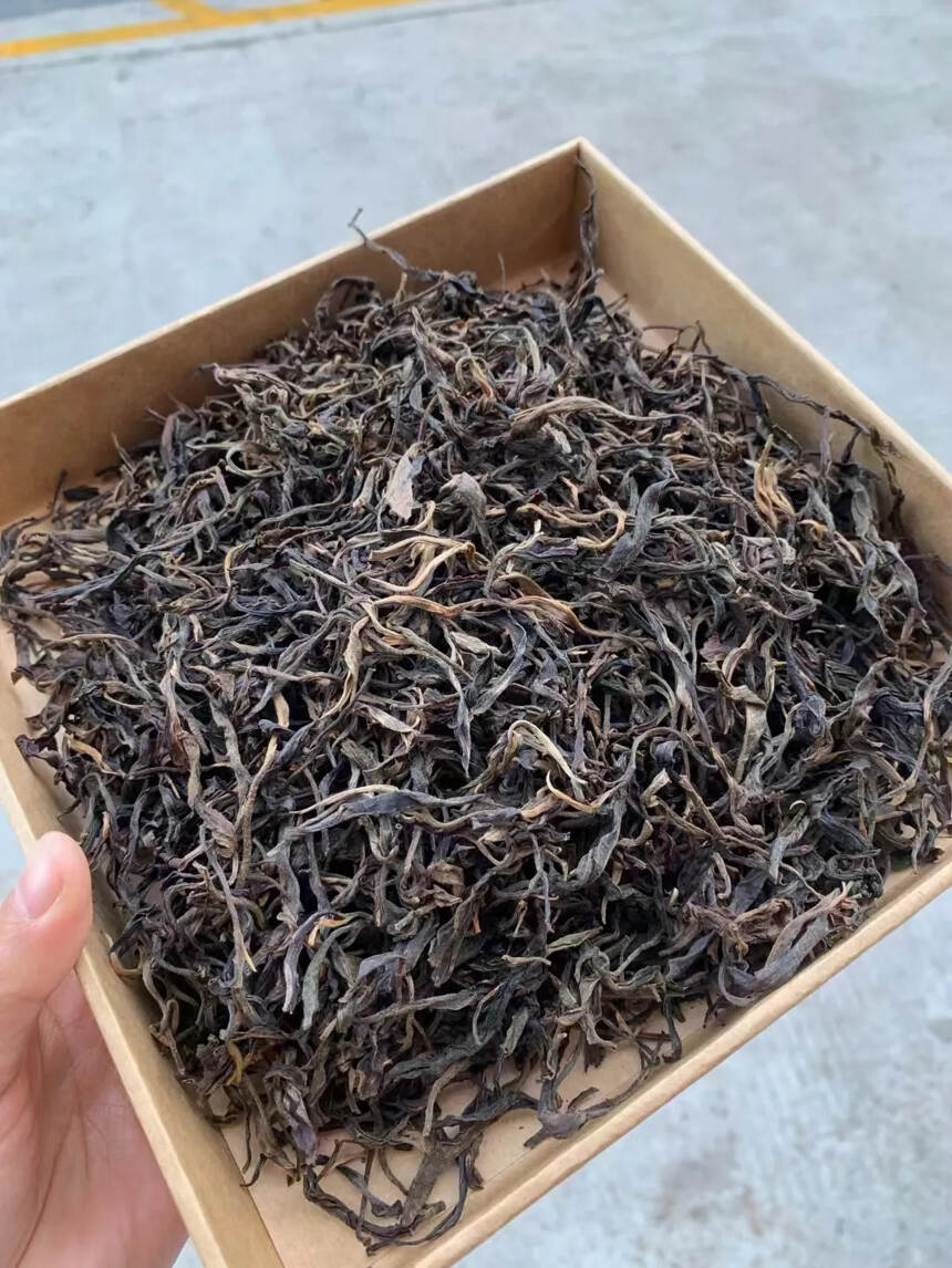 2006年天茗茶厂班章散料生茶，2kg/篓。一款定会