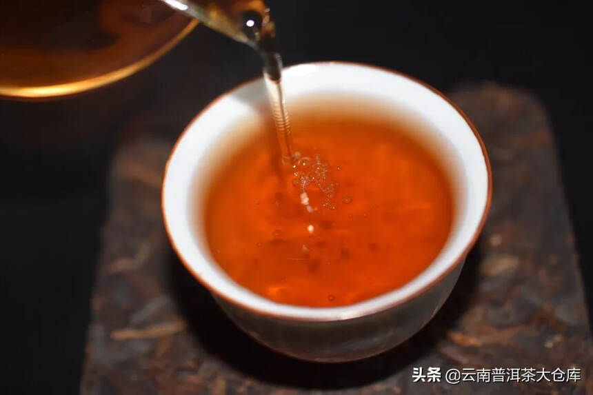 90年代江城老生砖#普洱茶# #茶生活# 
口感醇正