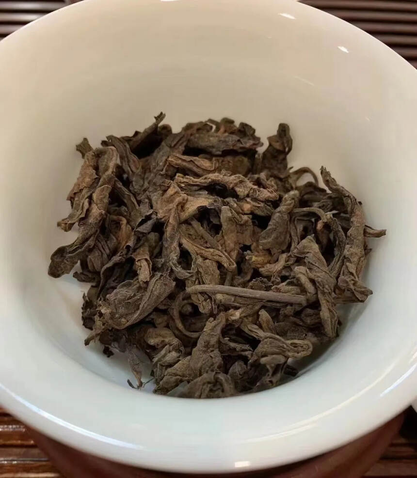 九十年代“樟香古树野韵”熟散茶，茶叶肥壮、口感独特、