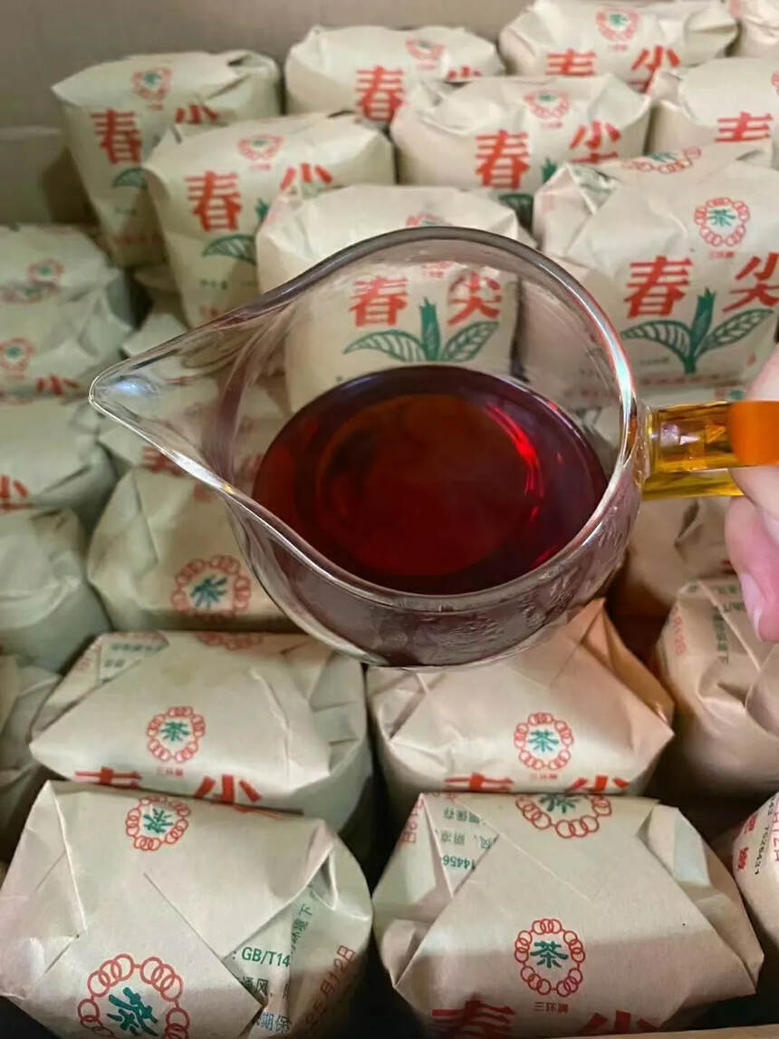 1992年宜良县南园茶厂宫廷春尖熟茶一包100克，一