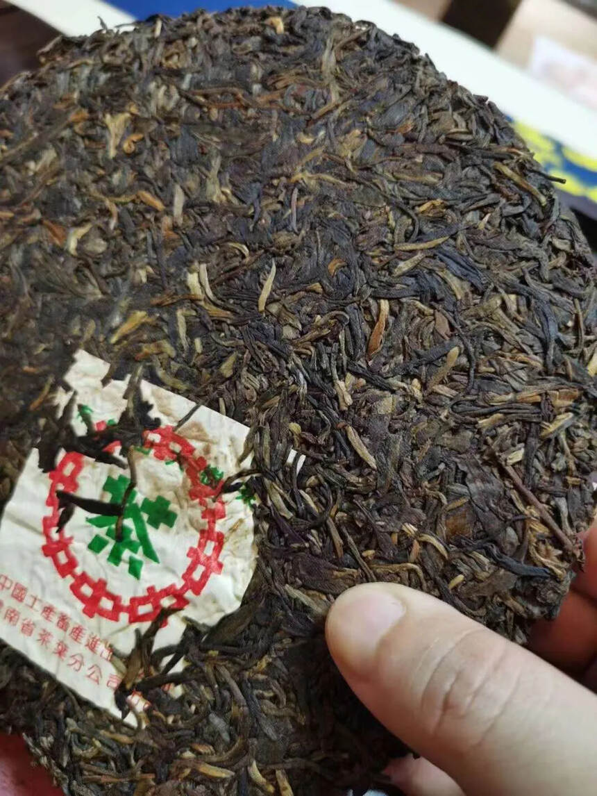 ??2006年布朗大树茶，茶汤透亮，叶底肥厚有弹性，