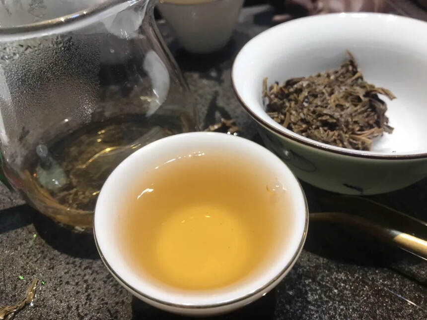 #普洱茶# 06年#凤牌# 沱生茶，100克一个。