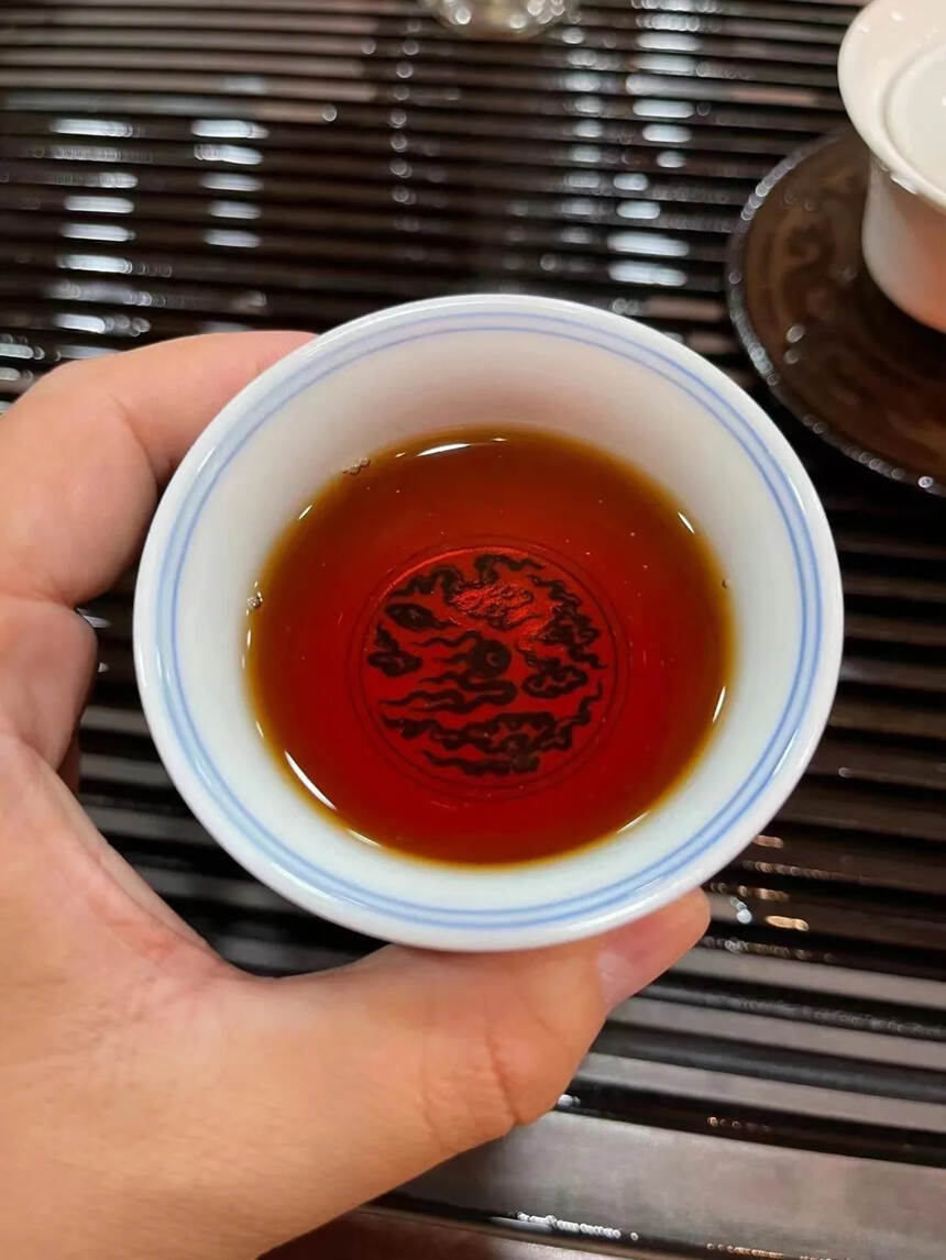 #普洱茶# 90年代#油蜡纸大红印# 8592熟饼｜