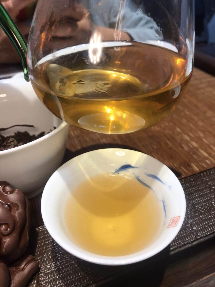 #普洱茶# 03年苹果绿紫天生茶，布朗山乔木茶纯料，