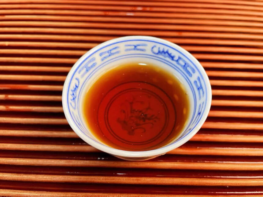 滑竹梁子古树熟茶
特点:这款熟茶的含金量是比较高的，