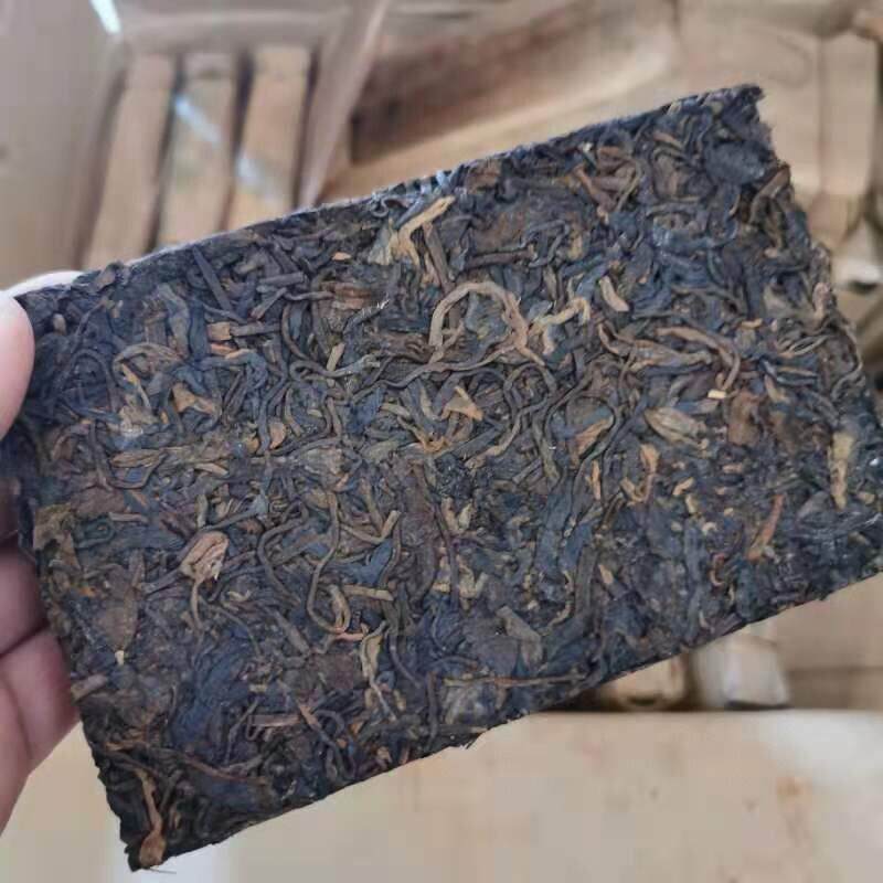 #普洱茶# 98年班章老树砖熟茶250克，芽头。