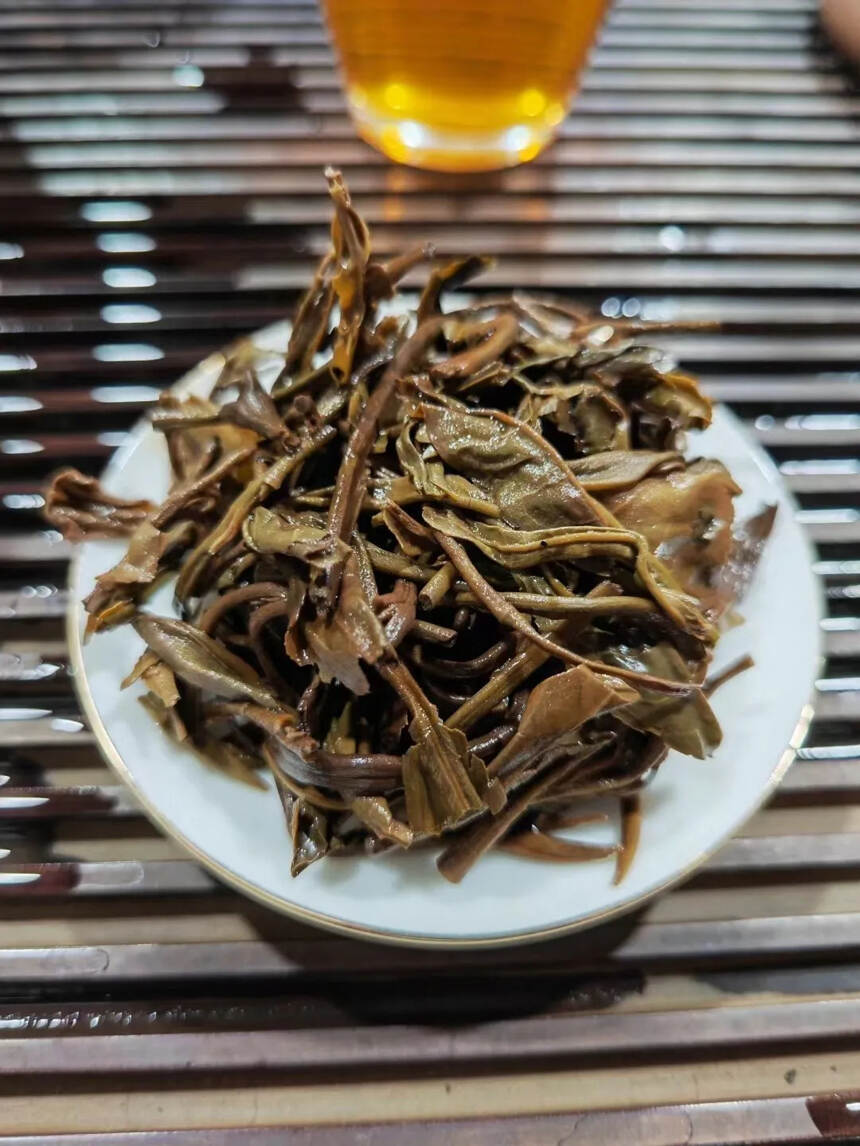 #普洱茶# 99年勐海老班章生态茶竹筐生茶，
一筐2