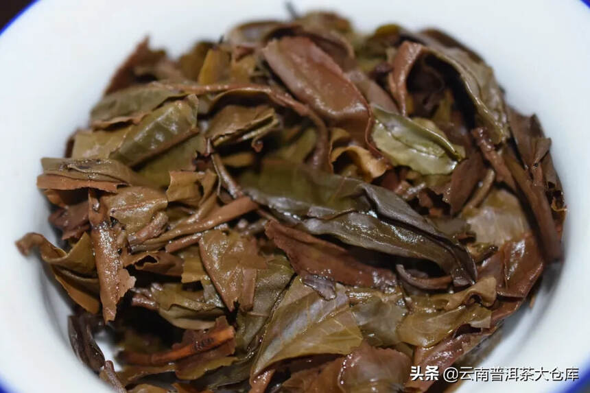 90年代千年班章干仓青饼#普洱茶# 
精选古茶树原料