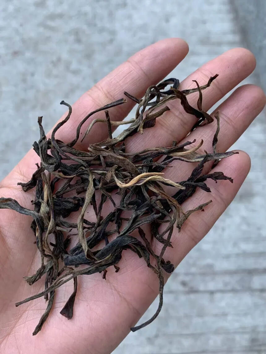 2006年天茗茶厂班章散料生茶，2kg/篓。一款定会