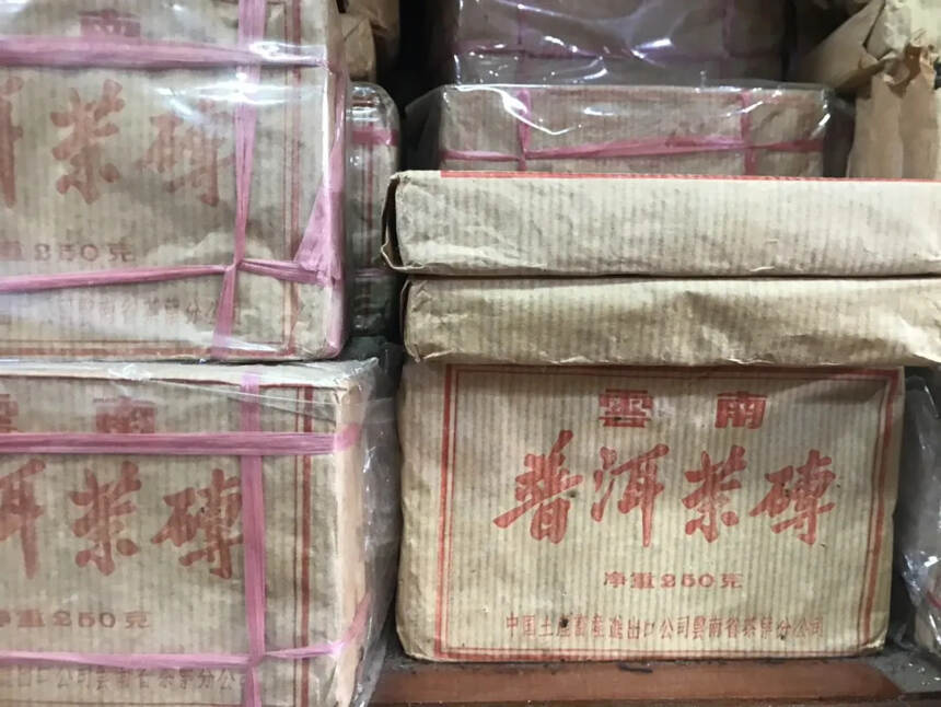 #普洱茶# 80年代格纹纸老熟砖250克，汤厚老中药