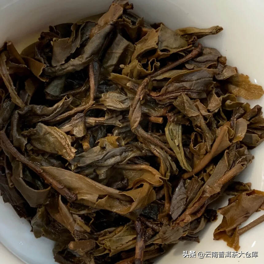 九十年代班章金瓜贡茶1000克#普洱茶# 
纯正烟韵