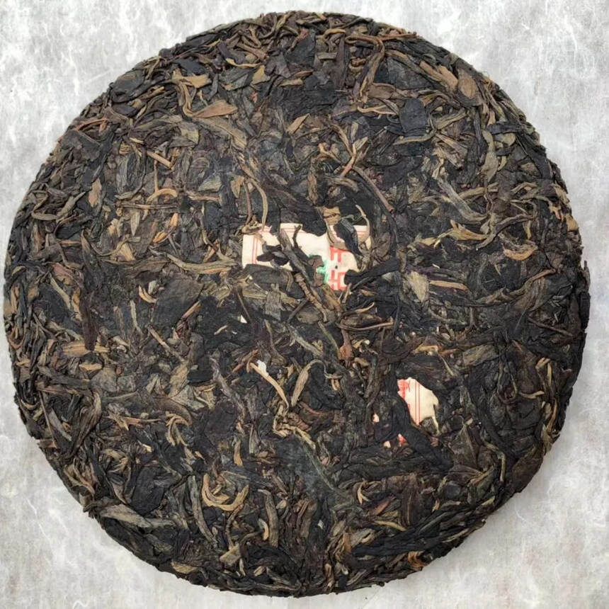 #普洱茶# 02年易武茶山【古茶树】易武圆茶，饼形油