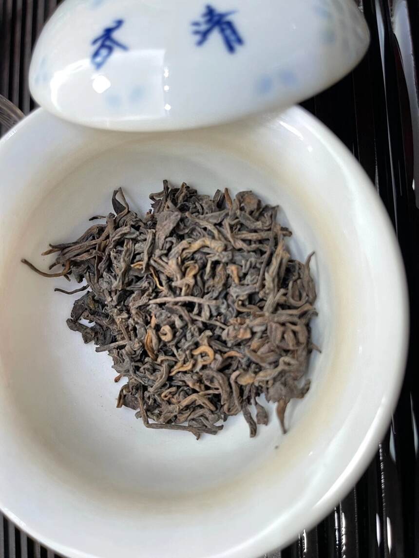 #普洱茶# 98年老散茶100克吉辛散茶，选用勐海地