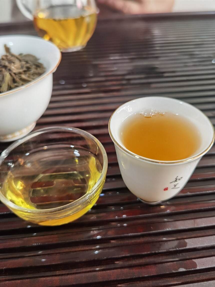 #普洱茶# 2015年帕沙犀牛塘古树茶，汤汁细腻，香