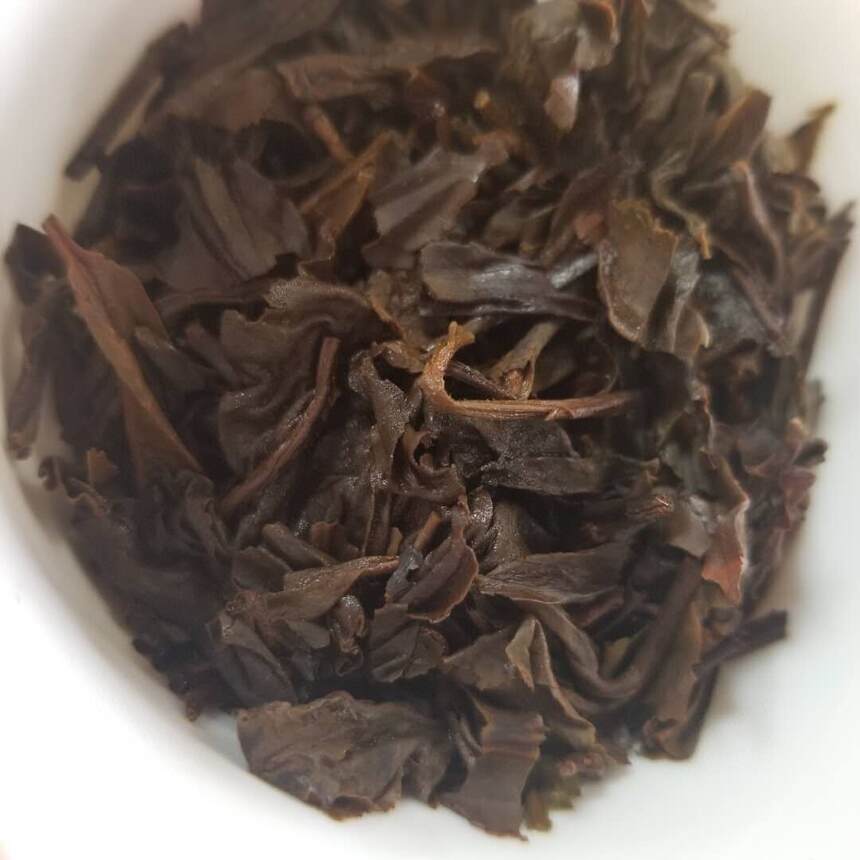 #普洱茶# 01年勐海茶厂老树圆茶老生茶，繁体厂海王