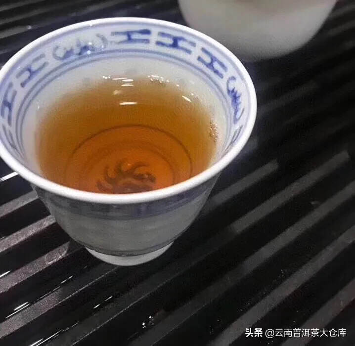 98年布朗山大树茶生茶
中茶绿印富华公司定制
#普洱