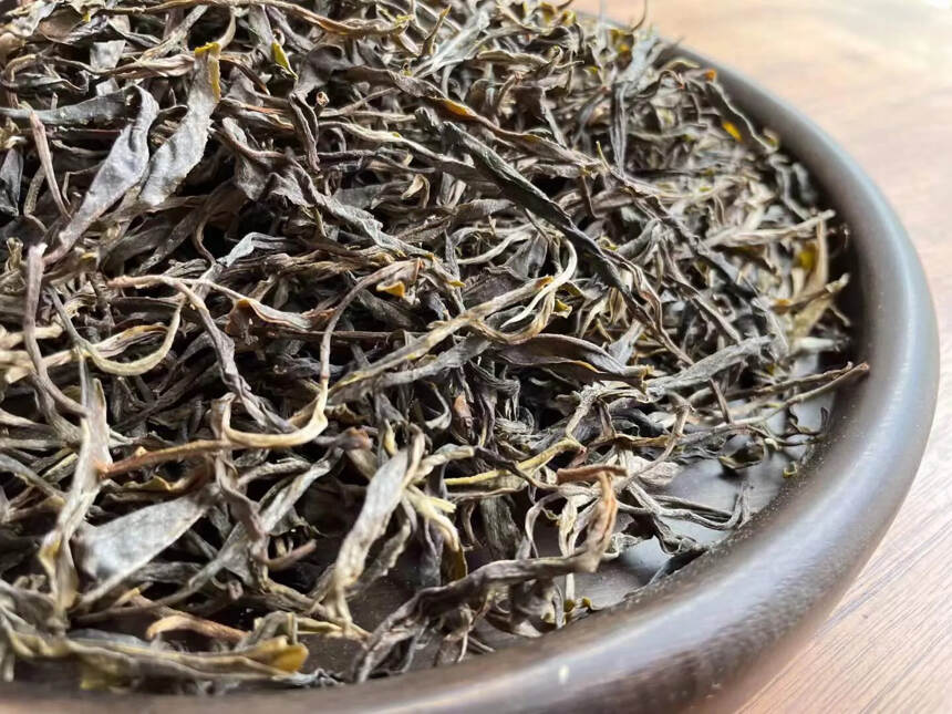 2022年易武大树茶，茶树生长地区生态环境较好，口感